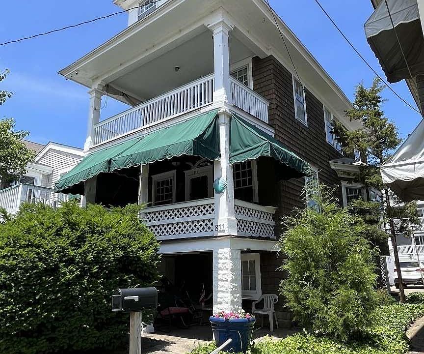 1st image of 811 2nd St