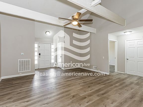 8939_002_living_room_4.jpg