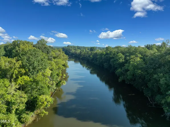 833 River Point Rd, Moncure, NC 27559