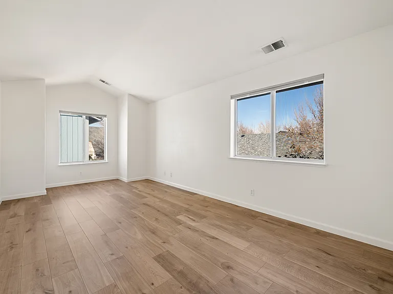 466 Len Cir — Photo 25