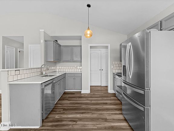 4th image of 310 Connie Court