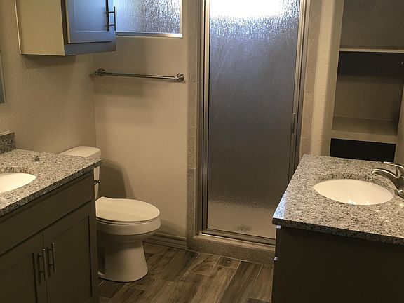 Master bath has Hus/Hers vanities