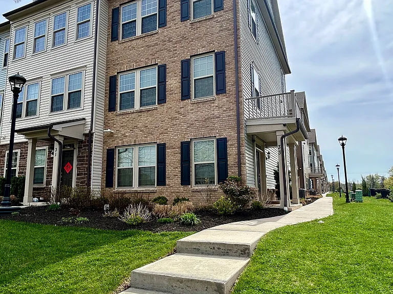 33 Ambrosia Ct — Photo 2