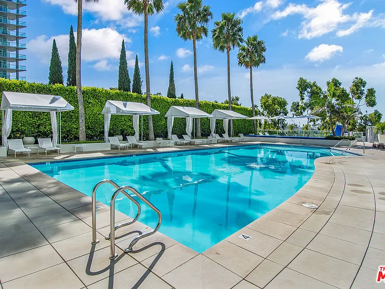 13700 Marina Pointe Dr #510 — Photo 29