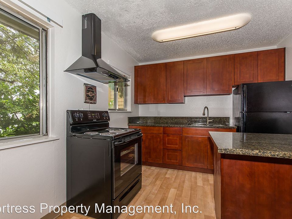 2nd image of 2535 SE Pine St APT 01