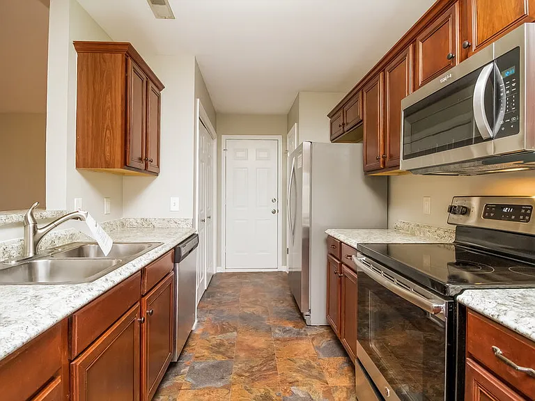 142 Homestead Pl — Photo 6