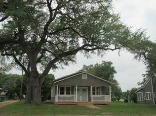 213 N Walnut Ave, Luling, TX 78648