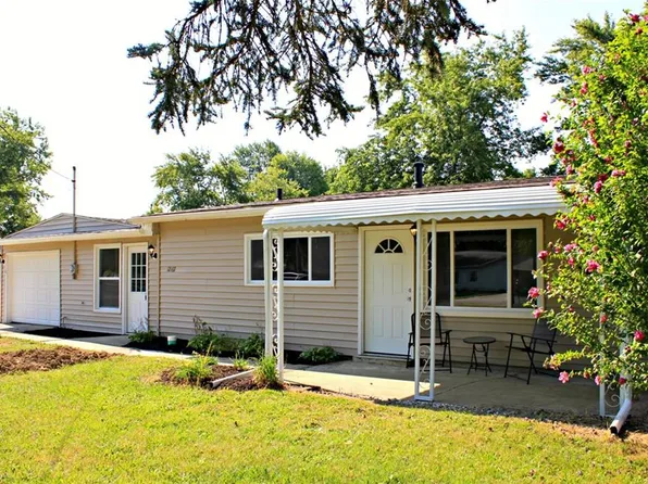 12167 Melody Ln, Grafton, OH 44044