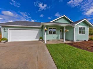 1106 Cascade Loop, Cave Junction, OR 97523