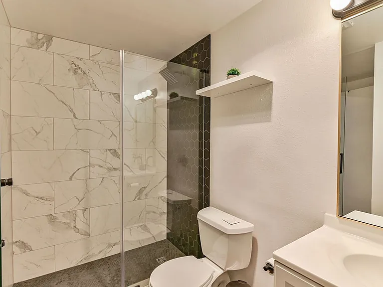 823 Nob Hill Ave N — Photo 13
