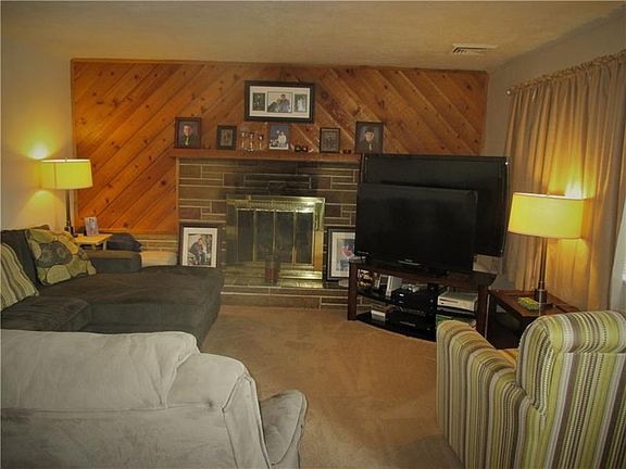 4th image of 110 Belmont St