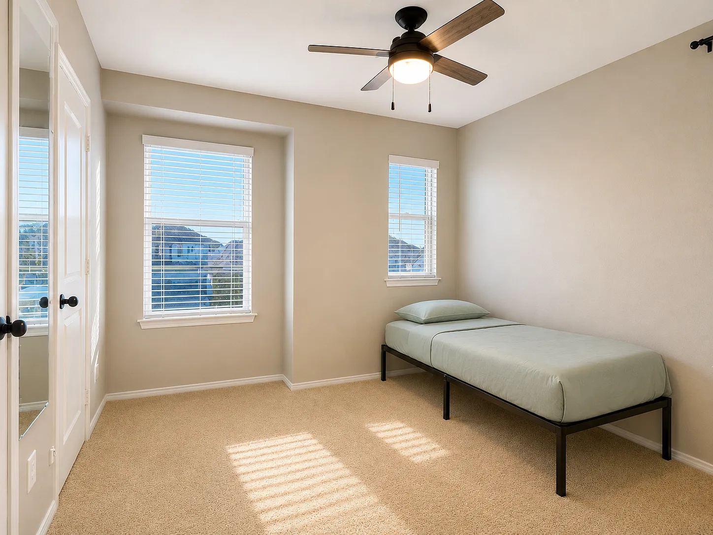 3 bed, 2.5 bath, 2101 sqft, $750 — Photo 3