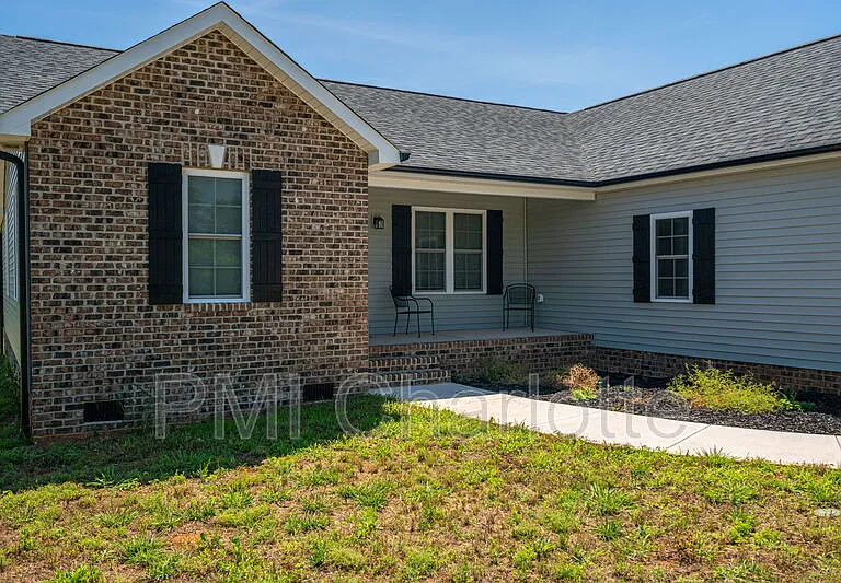 2128 Chatfield Rd — Photo 3
