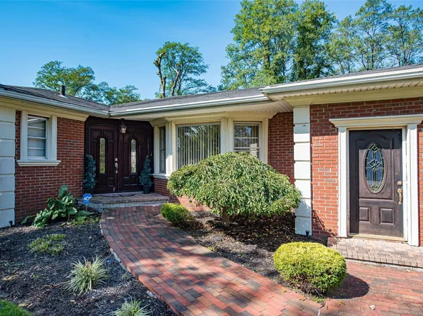 207 Oakwood Road, Huntington, NY 11743