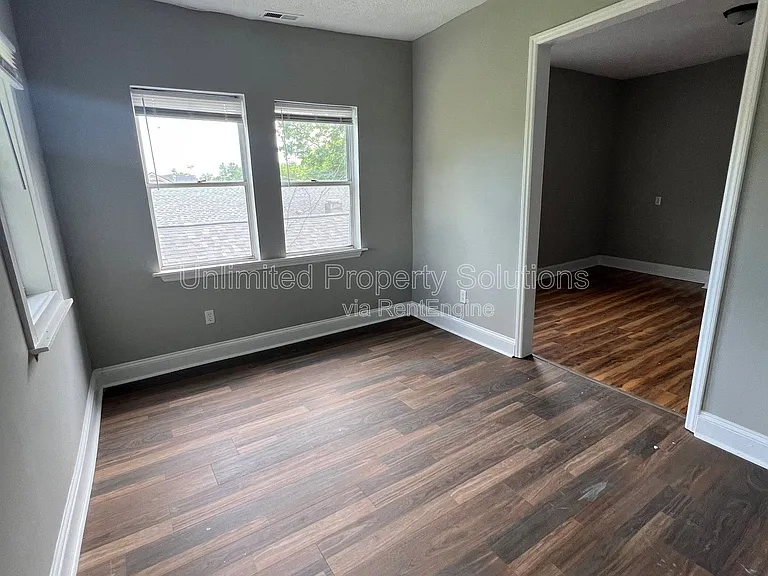 214 S 13th St #B — Photo 4