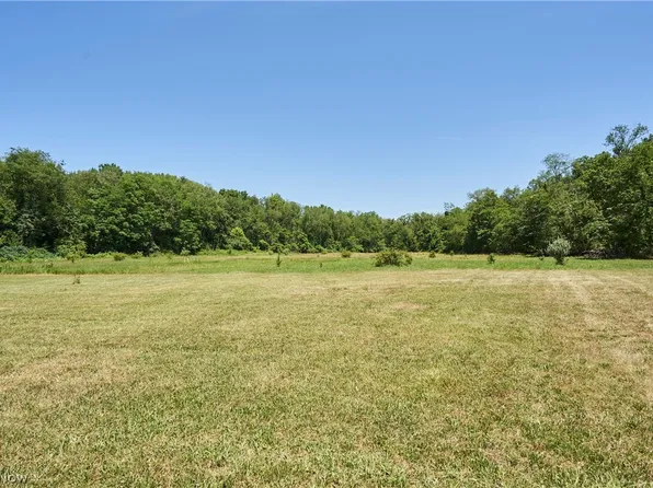 Newton Dr, Wadsworth, OH 44281