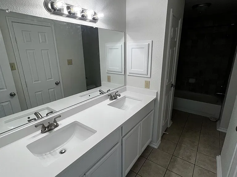 607 Saunders Dr — Photo 8