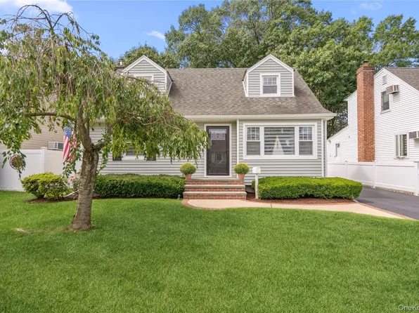 10 Alliance Street, Valley Stream, NY 11580