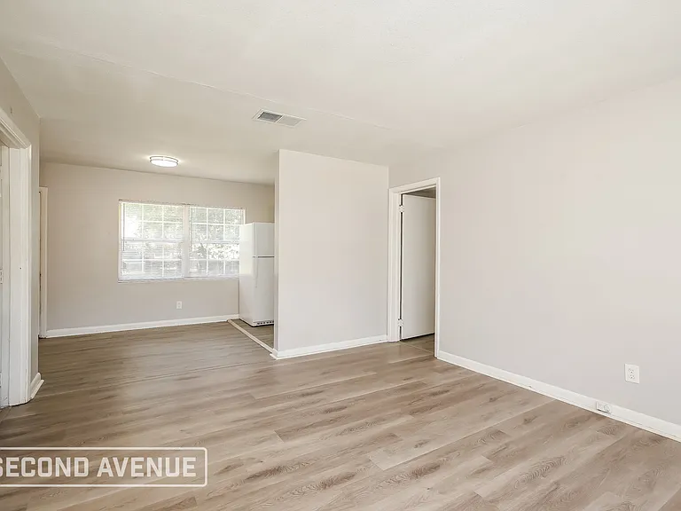 3015 Lansdell Dr — Photo 4