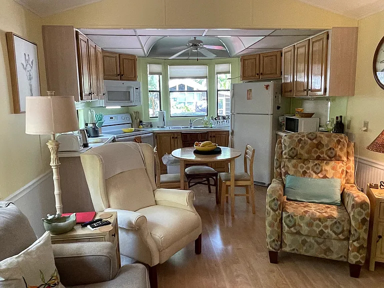 532 Pelican Loop — Photo 10
