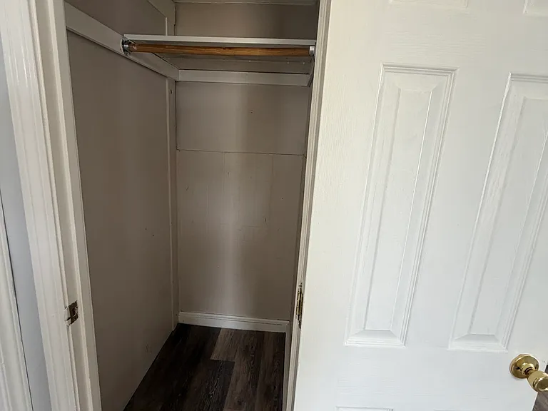 186 Essex St — Photo 6