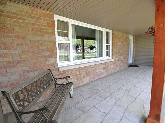 3rd image of 308 W Northland Ave