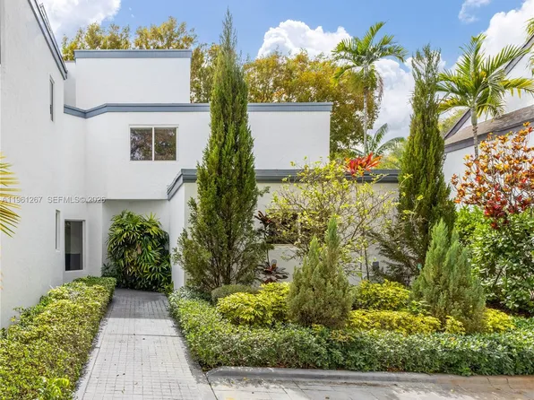 20205 W Oak Haven Cir, Miami, FL 33179