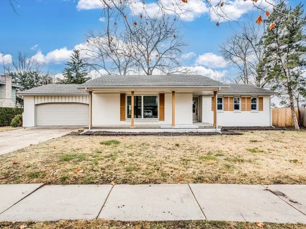 8209 E Brookhollow Ln, Wichita, KS 67206