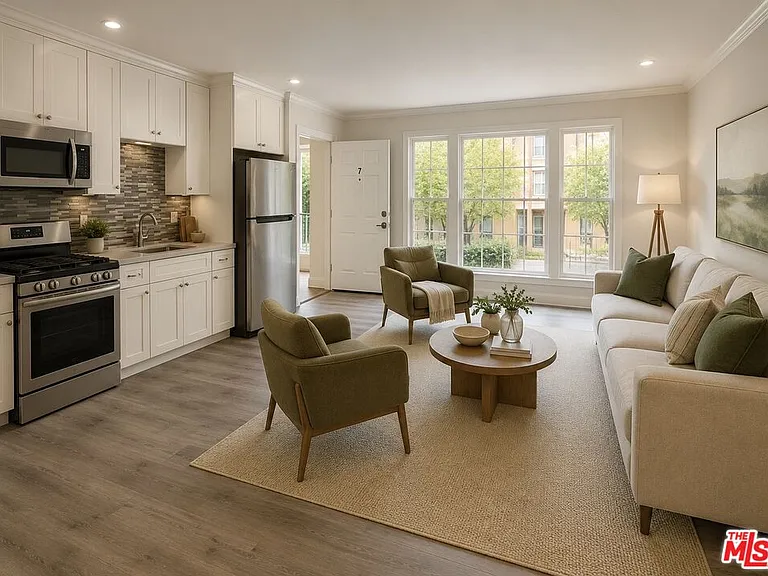 133 S Crescent Dr #7 — Photo 2