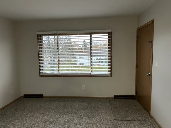 609 Linden Ave APT 3, Hartford, WI 53027