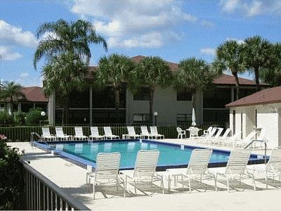 Gorgeous pool and clubhouse