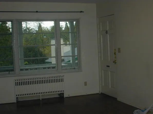 1430 SW Moss St #4, Portland, OR 97219