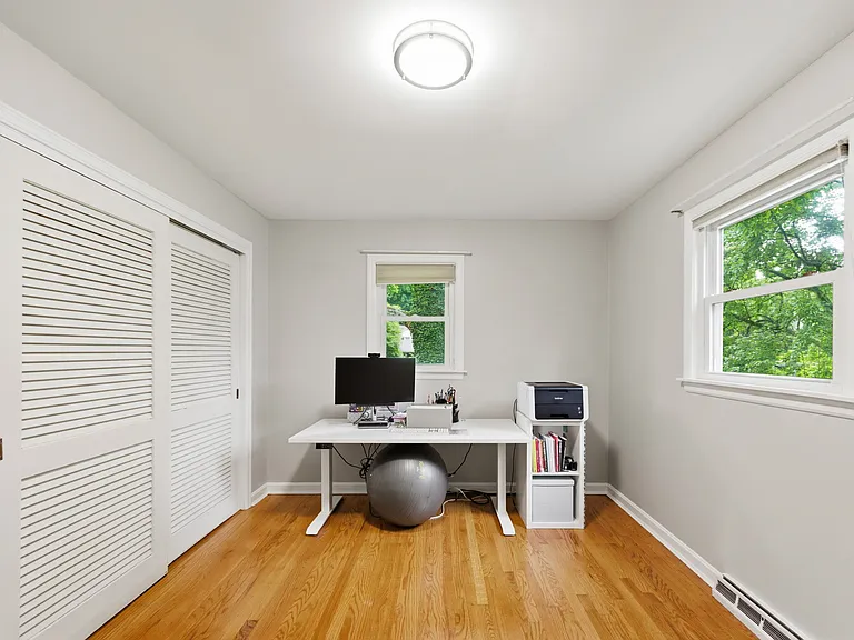 1204 Forest Ct — Photo 12