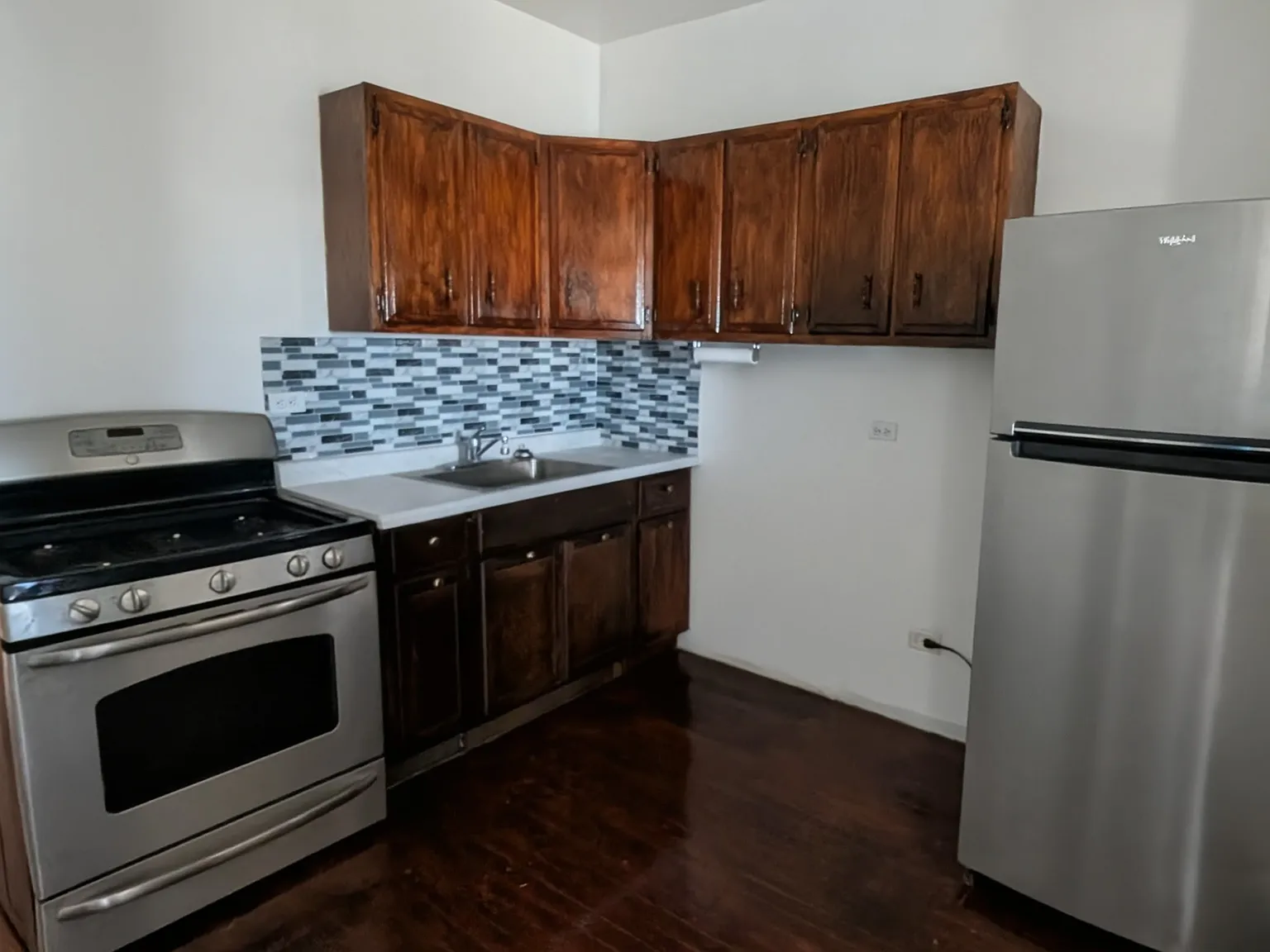3 bed, 1000 sqft, $1,750 — Photo 4
