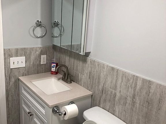 2nd image of 422 Smithfield Ave APT 1