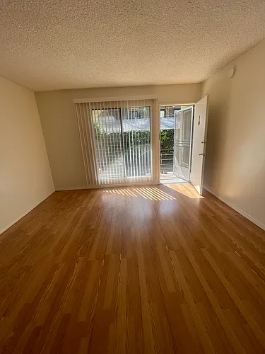 1607 N Harvard Blvd #3 Photo 1