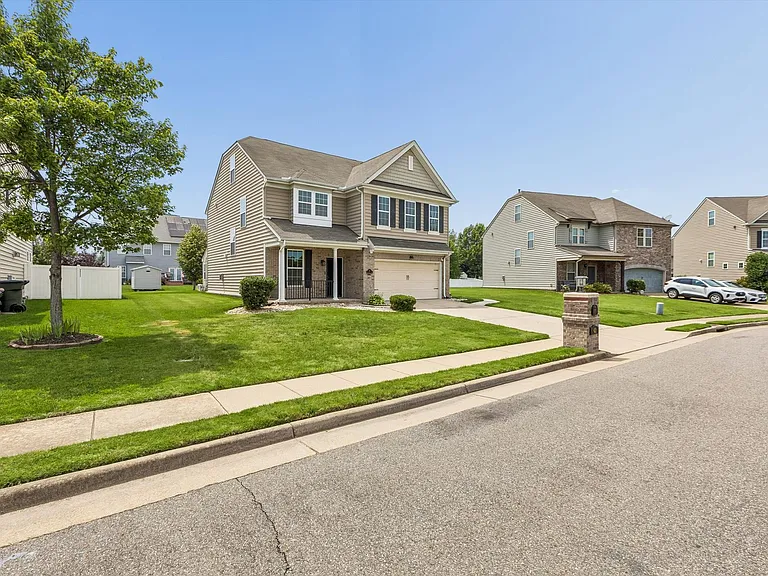 42 Kilverstone Way — Photo 2
