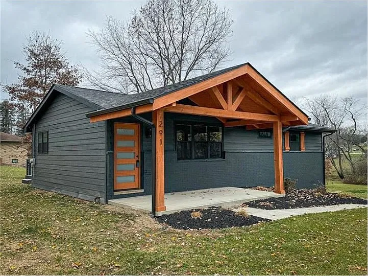 3 bed, 1008 sqft, $2,400 — Photo 3
