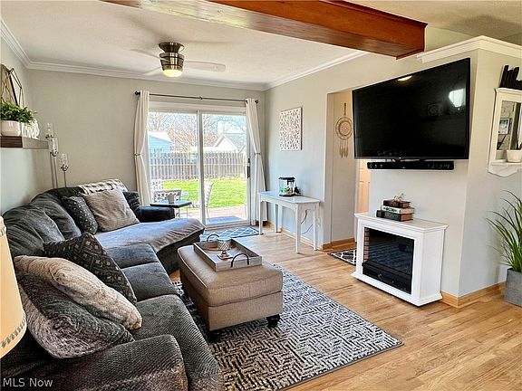 3rd image of 172 Parkwood Ave