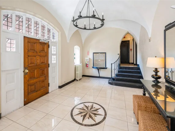 26 Pondfield Road W #1F, Bronxville, NY 10708