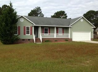 320 Eileen Dr, Spring Lake, NC 28390