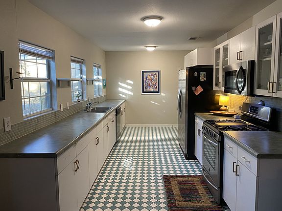 3rd image of 8911 San Fernando Way