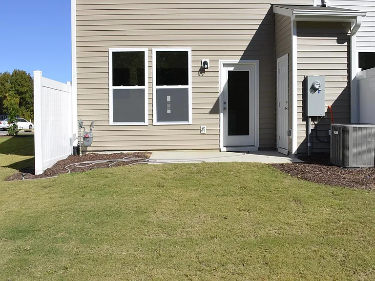 743 Ridge Cliff Ln — Photo 16