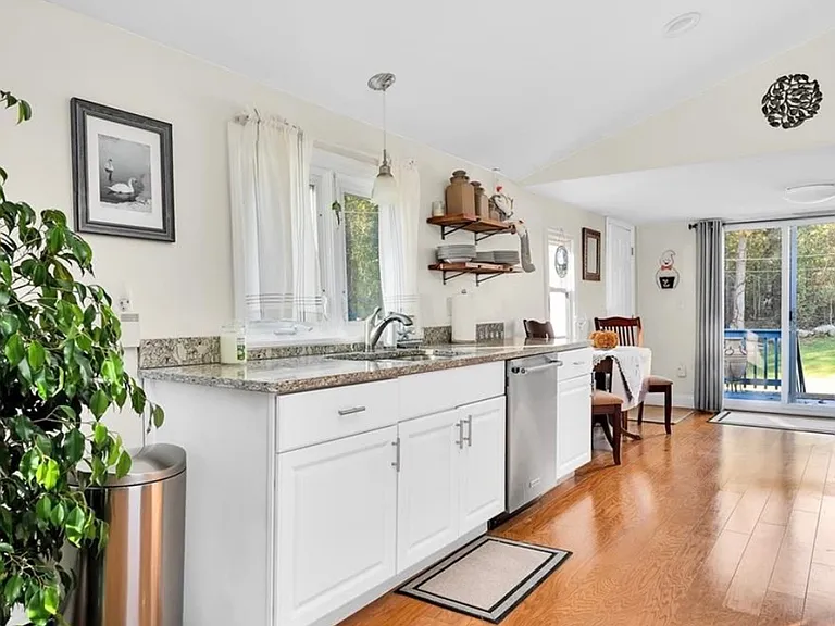 2BED2BATH HOME - KITCHEN