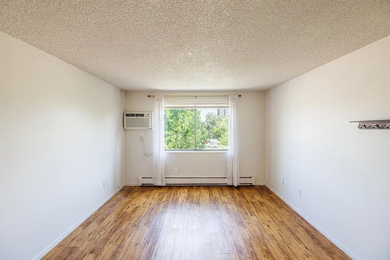 2455 Bryant St — Photo 3