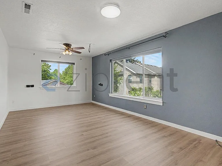 132 NE 63rd Ave — Photo 30