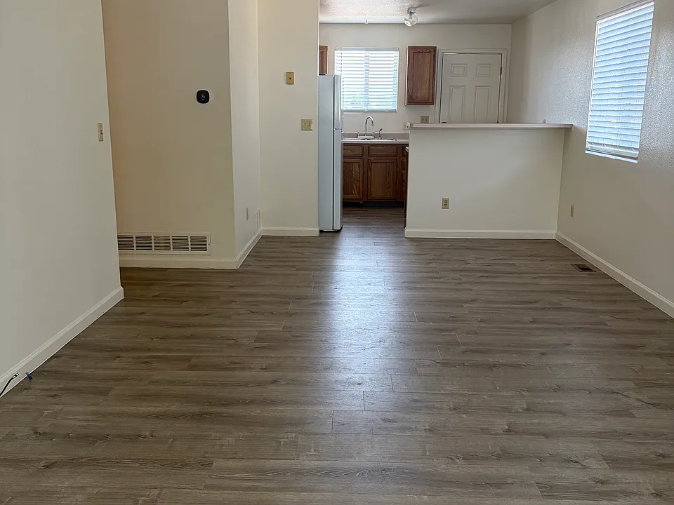 483 N 20th Ave #493