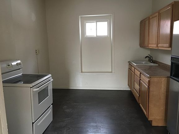 Large Eat-in Kitchen additional view