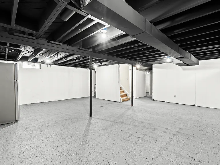 18405 Gillman St — Photo 21