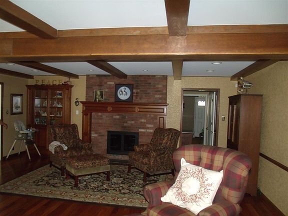 3rd image of 34 Lakeview Dr